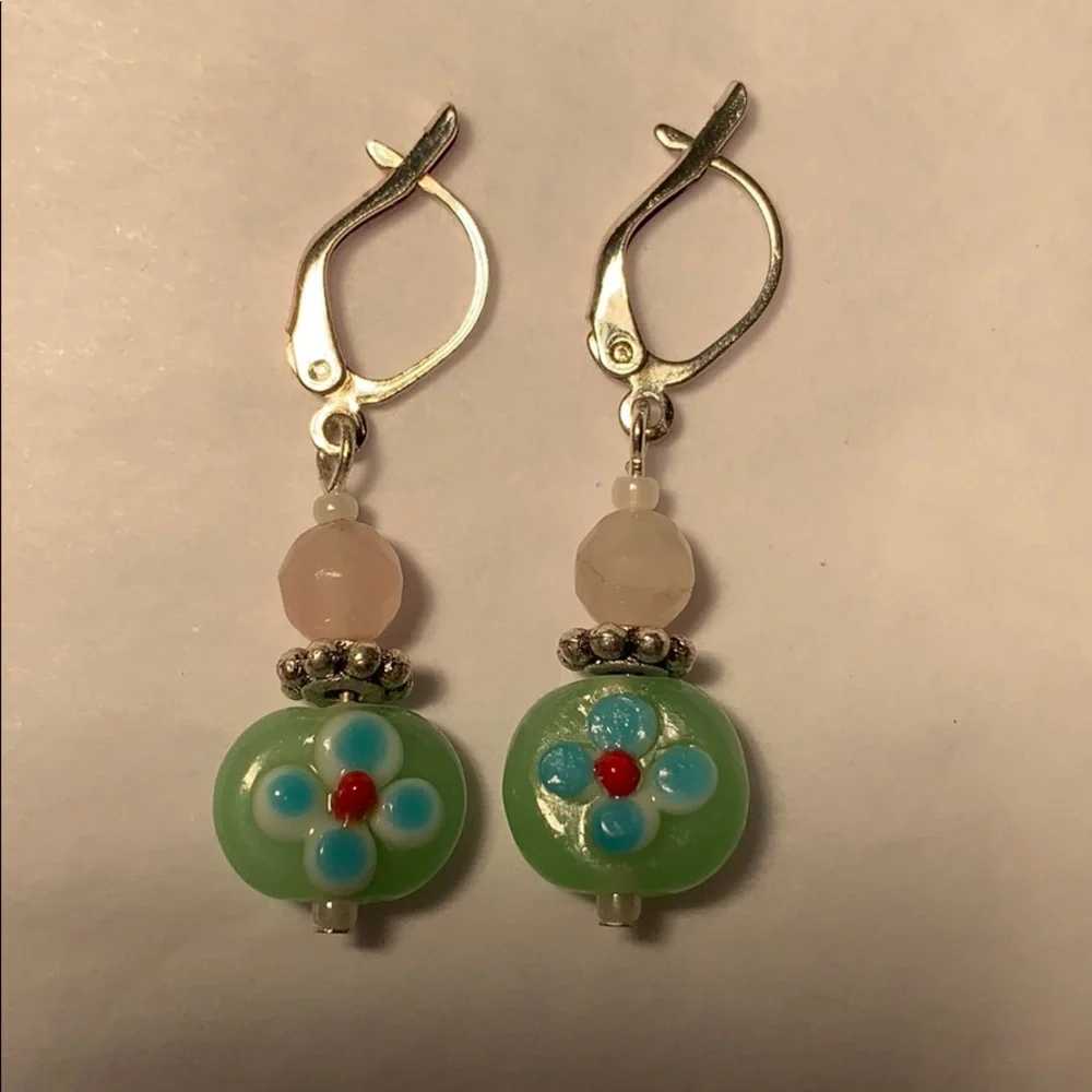 Murano Glass flower pretty boho earrings w/secure - Picture 4 of 7